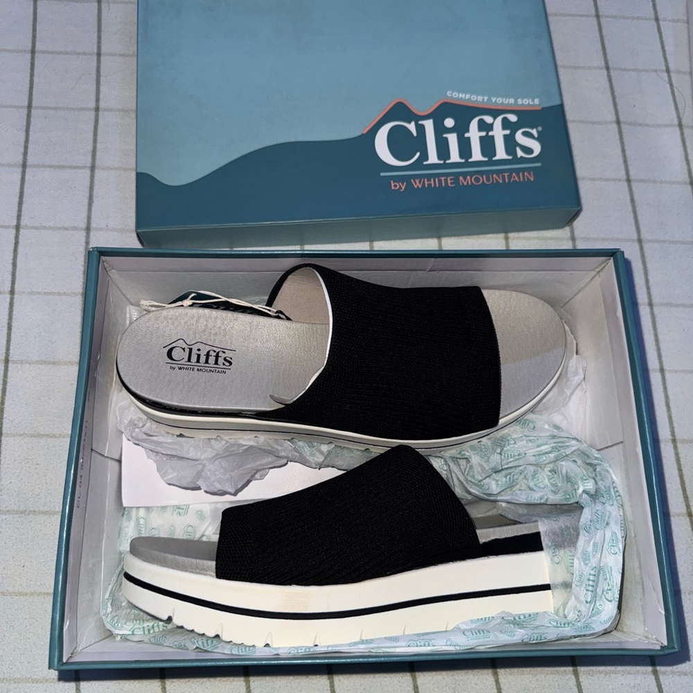 Cliffs by WHITE MOUNTAIN Black Slide Sandals